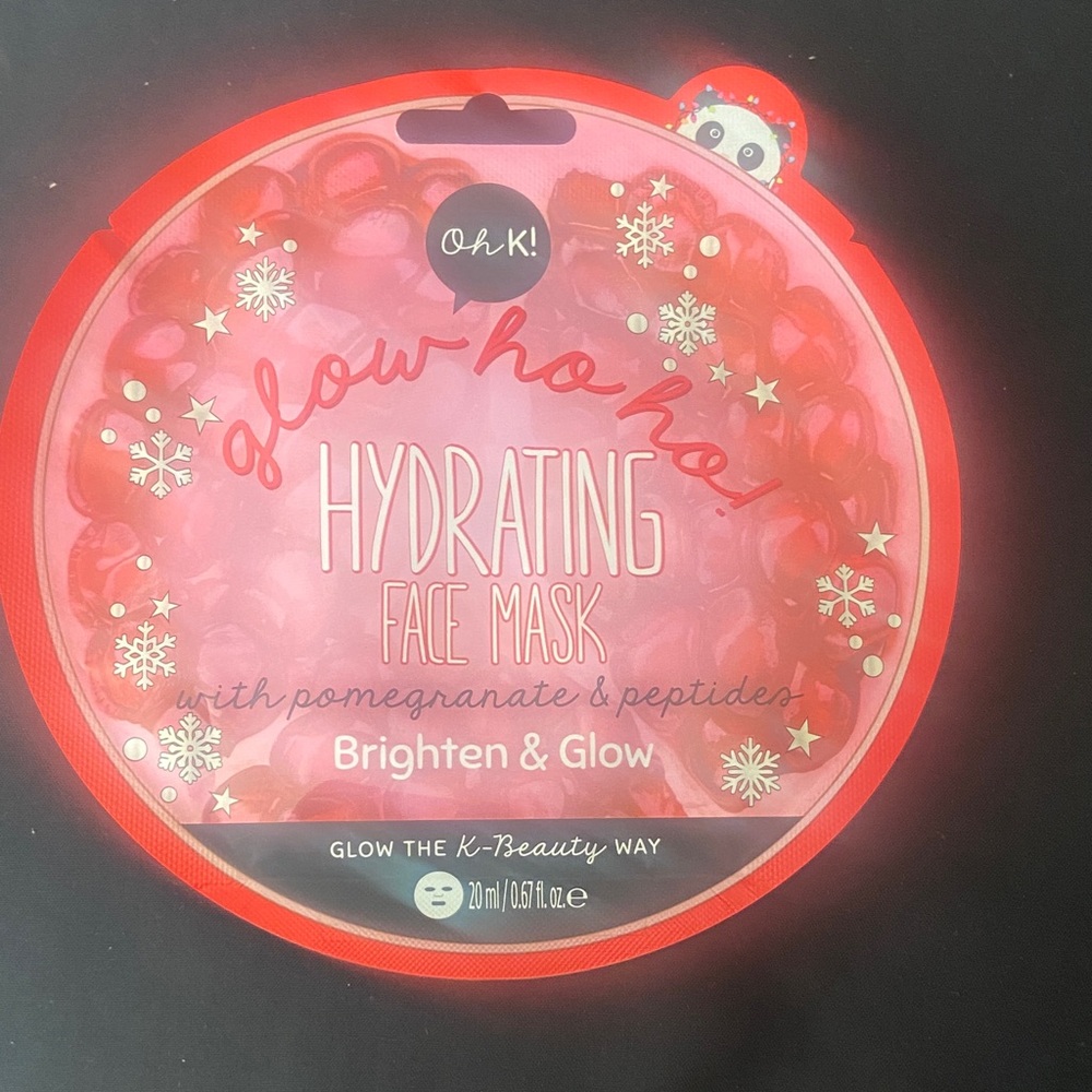 Red Hydrating Face Mask